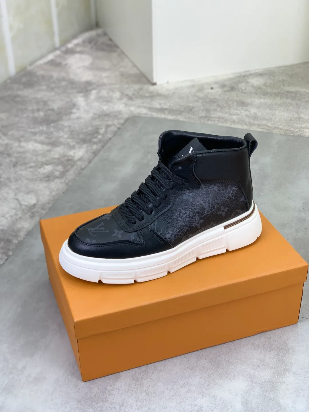 Men's shoes💰P420 💰[New model] (LV) The latest model from the official website🎁🎁Casual and fashionable men's shoes👟, hot style💥The version is simple and elegant, exclusive for trendy men. Unique official website latest brand elements 👑Gucci original decoration, fashionable and generous, the fabric is original frosted calfskin ✅Fully imported first-layer pigskin lining, the official website specifies wear-resistant, lightweight original rubber casual outsole, the classic model is taken in kind🎬38-44 2️⃣ colors available